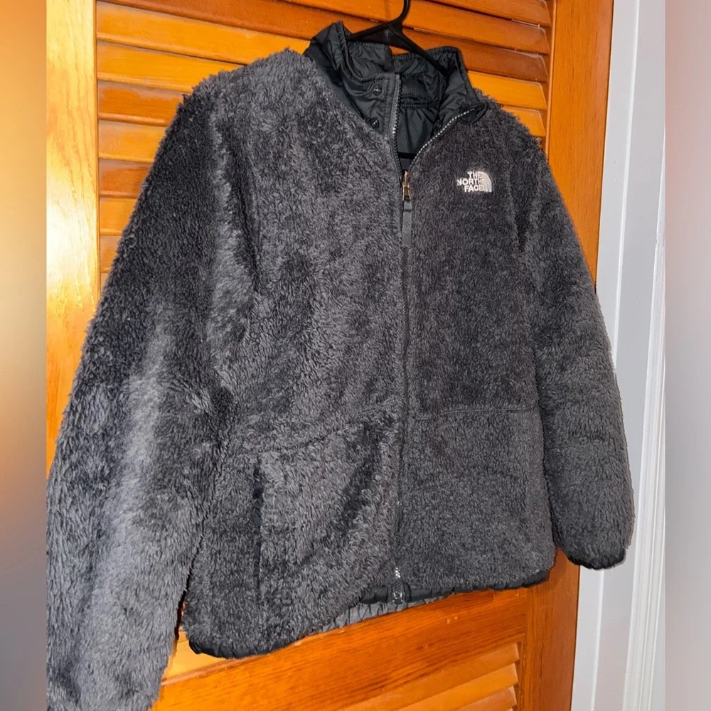 The North Face Reversible Puffer/Sherpa Jacket, black/gray- kids size XXL